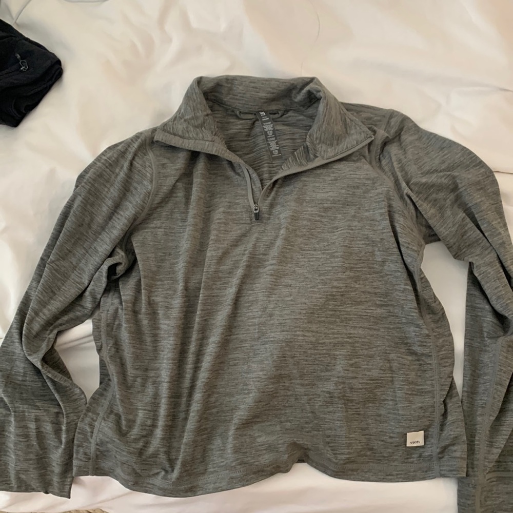 Womens Vuori 1/2 zip size Small
